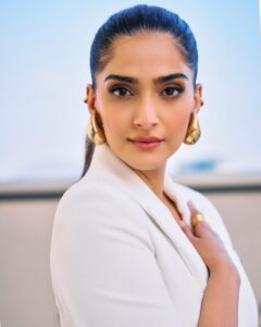 Sonam Kapoor Beautiful बॉलीवुड अभिनेत्री विंबलडन महिला लंदन में फाइनल में दिखाएगी फैशन जादू 12 july