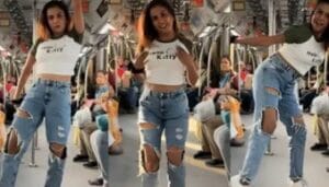 Viral Woman : Woman doing amazing dance in the song 'Aaj Ki Raat' from Metro film 'Stree 2', the caption tells demand of the public.